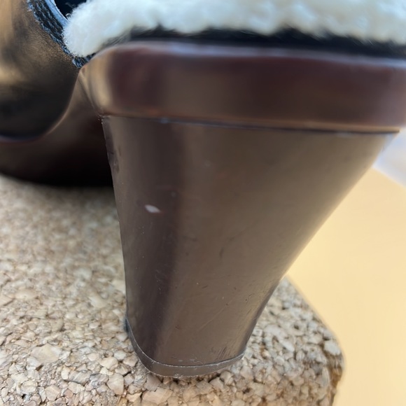 UGG | Leather Clogs - Picture 6 of 12